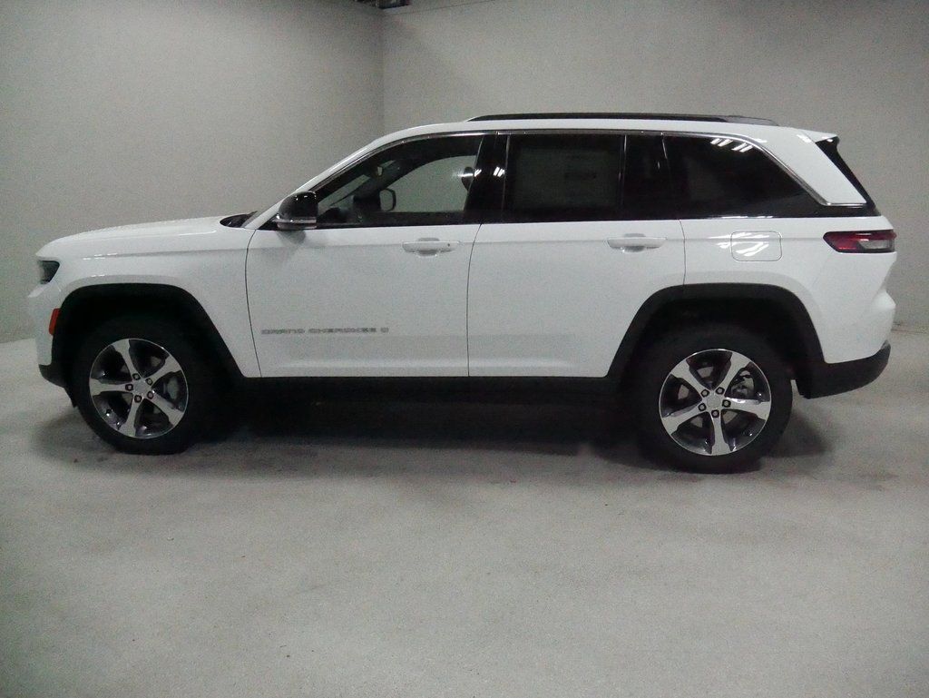 new 2024 Jeep Grand Cherokee car, priced at $46,825