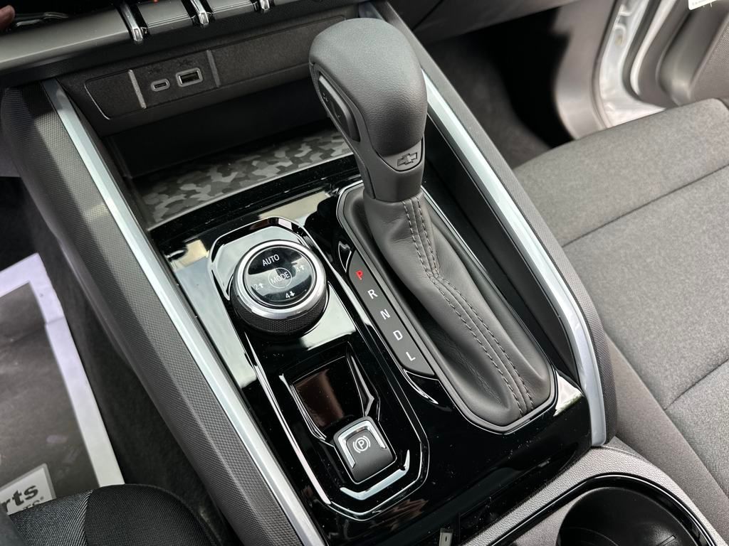 new 2025 Chevrolet Colorado car, priced at $43,070