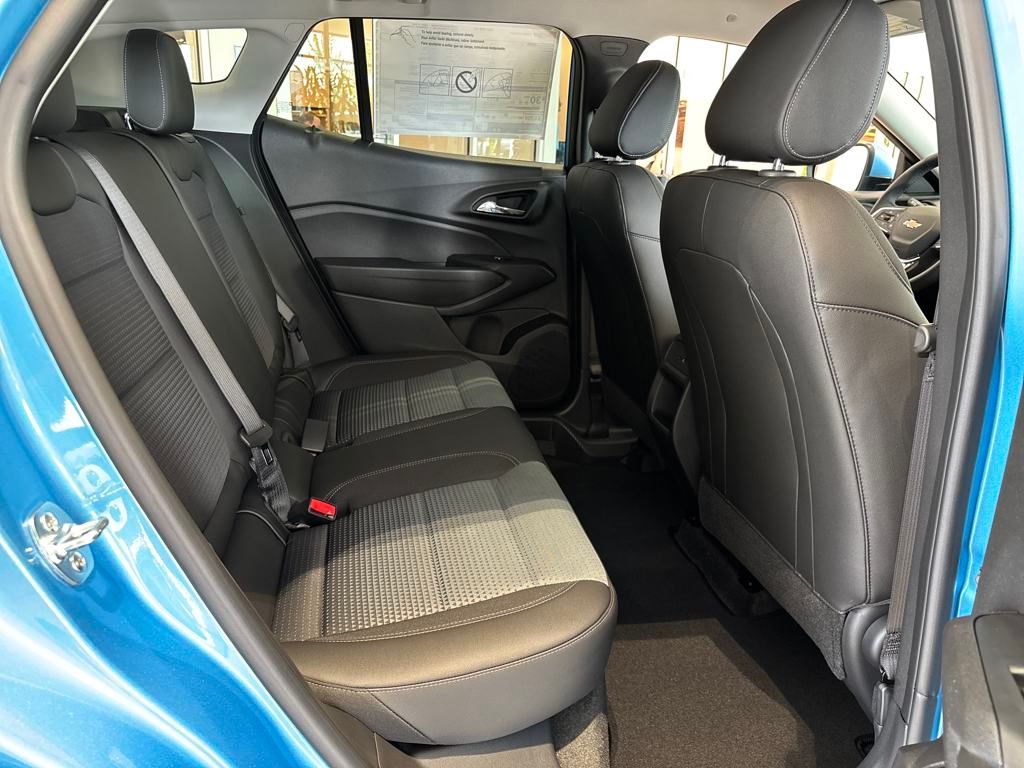 new 2025 Chevrolet Trax car, priced at $25,880