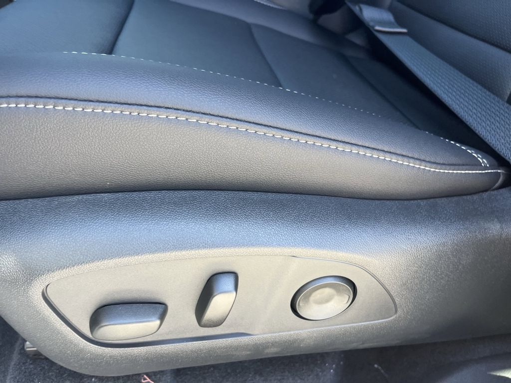 new 2025 Chevrolet Traverse car, priced at $42,384
