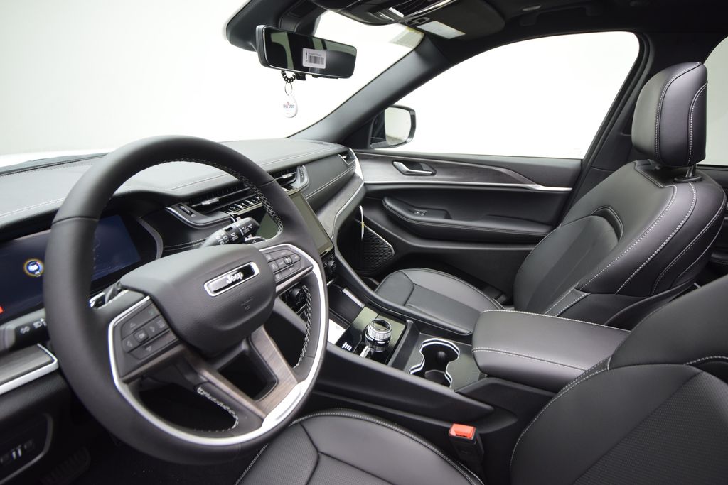 new 2025 Jeep Grand Cherokee L car, priced at $50,985