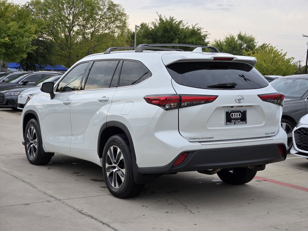 used 2022 Toyota Highlander car, priced at $35,572