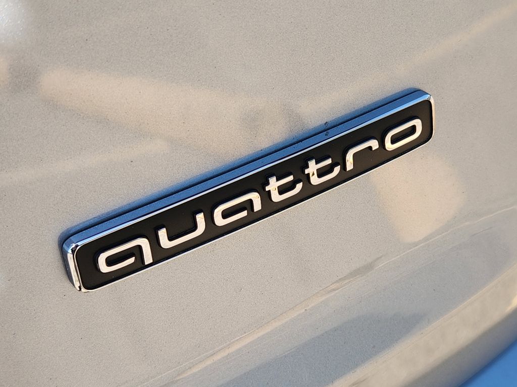 new 2025 Audi Q7 car, priced at $77,840