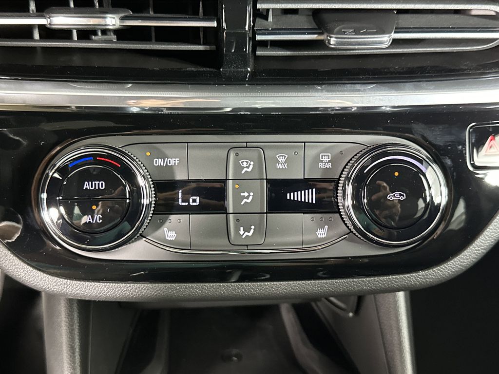 new 2025 Buick Envista car, priced at $29,869
