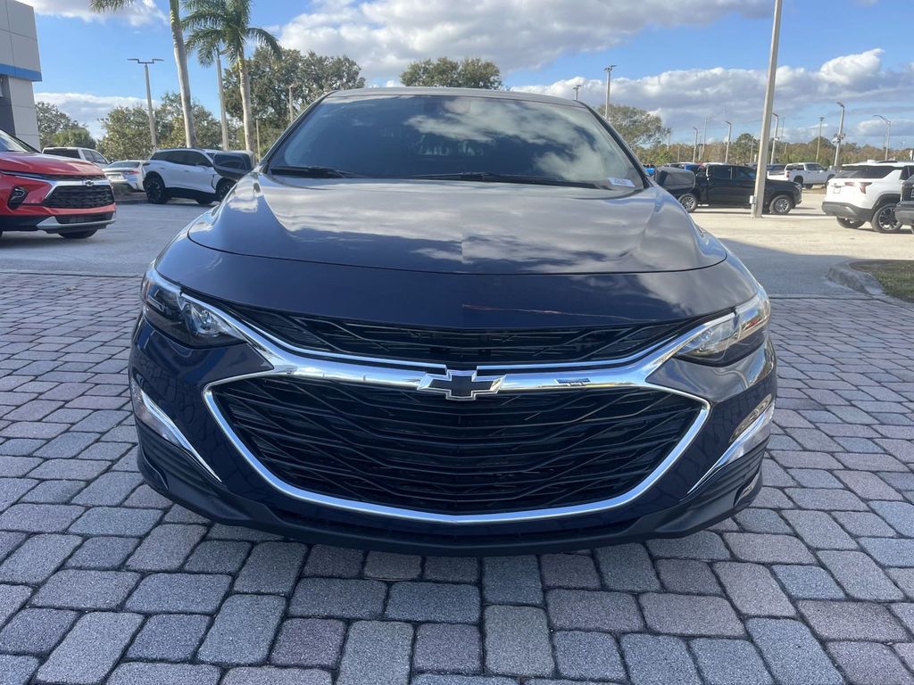 new 2025 Chevrolet Malibu car, priced at $28,520