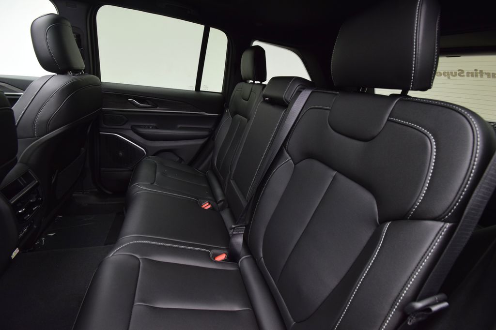 new 2025 Jeep Grand Cherokee car, priced at $52,304