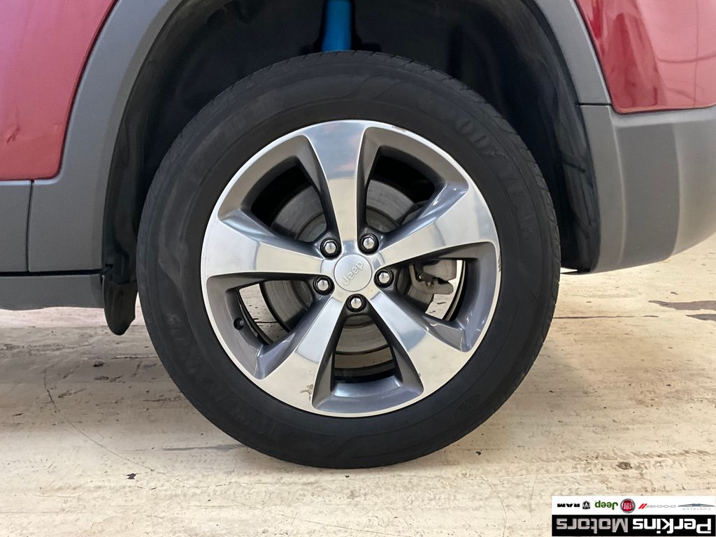 used 2020 Jeep Cherokee car, priced at $17,165