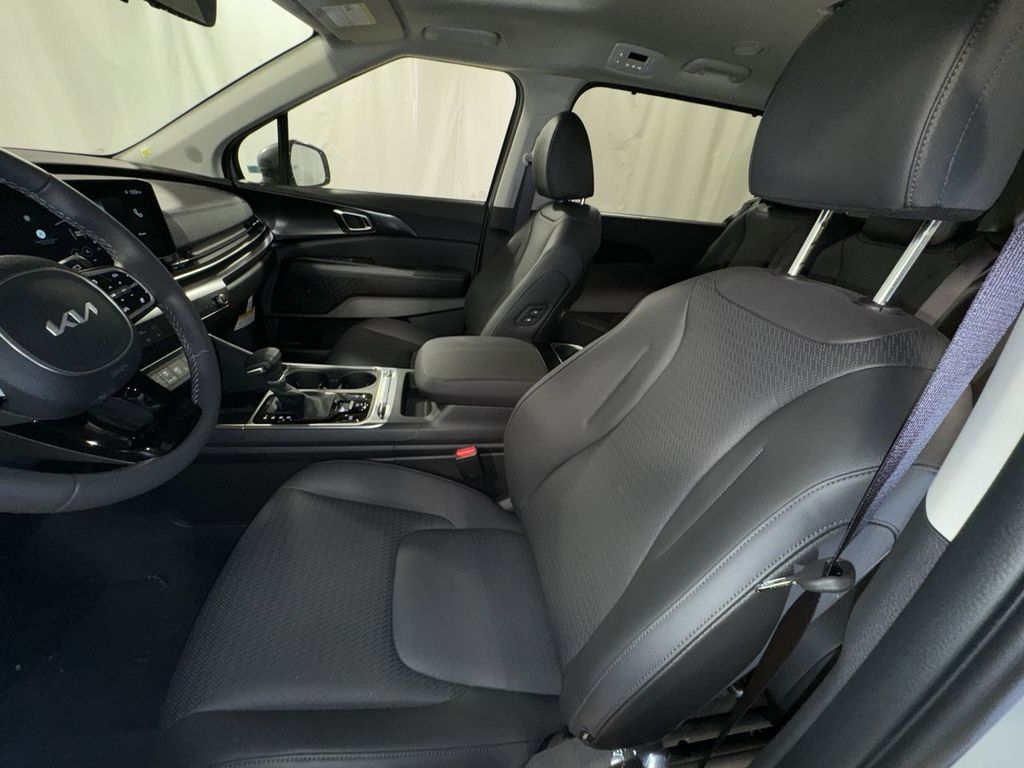 new 2025 Kia Carnival car, priced at $47,884