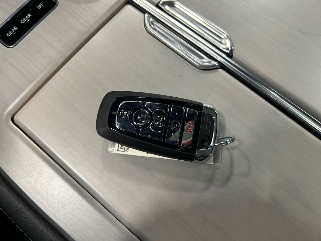 new 2025 Lincoln Navigator car, priced at $106,555