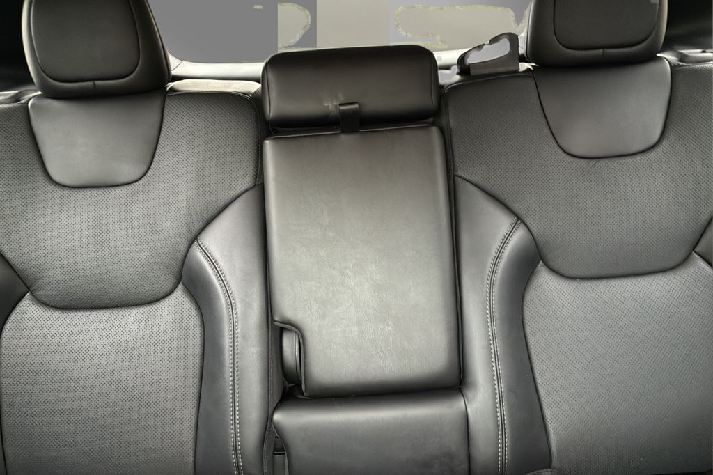 used 2023 Jeep Cherokee car, priced at $26,200