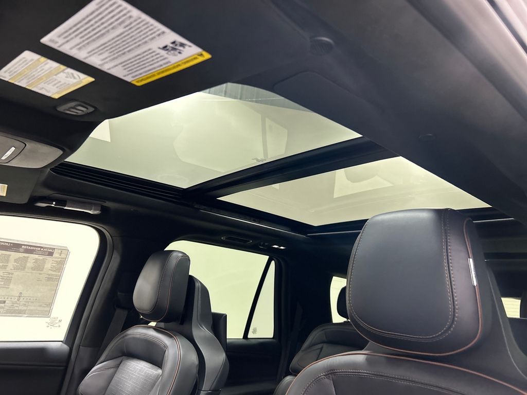 new 2025 Lincoln Navigator car, priced at $121,730