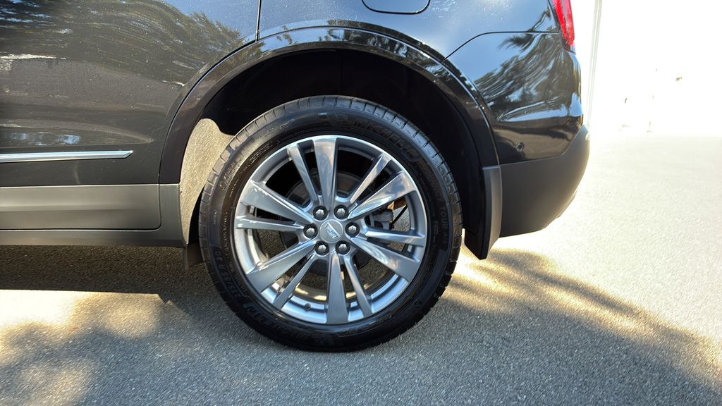 used 2022 Cadillac XT5 car, priced at $36,900