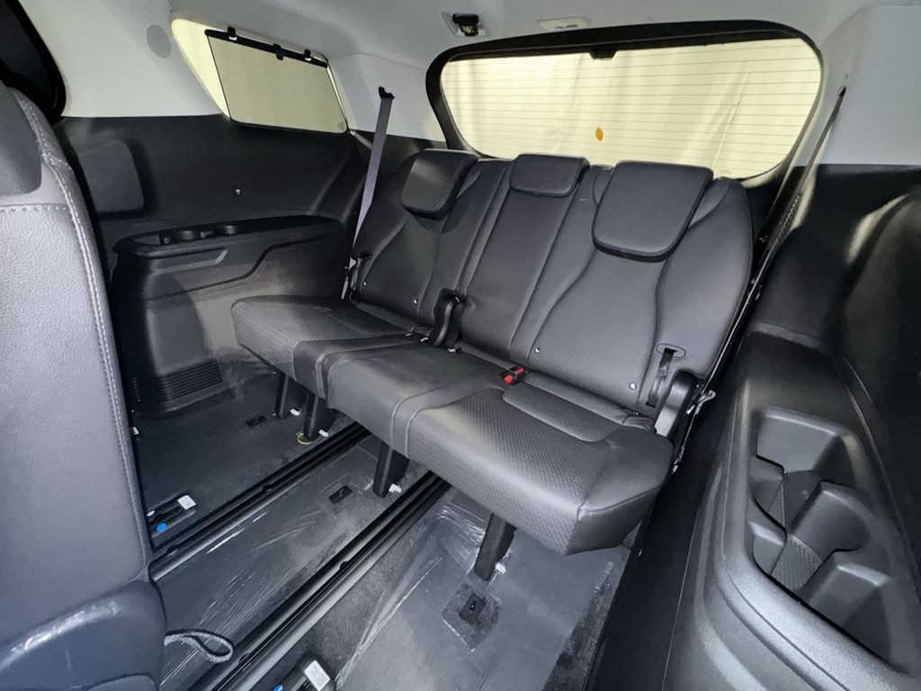 new 2025 Kia Carnival car, priced at $47,884