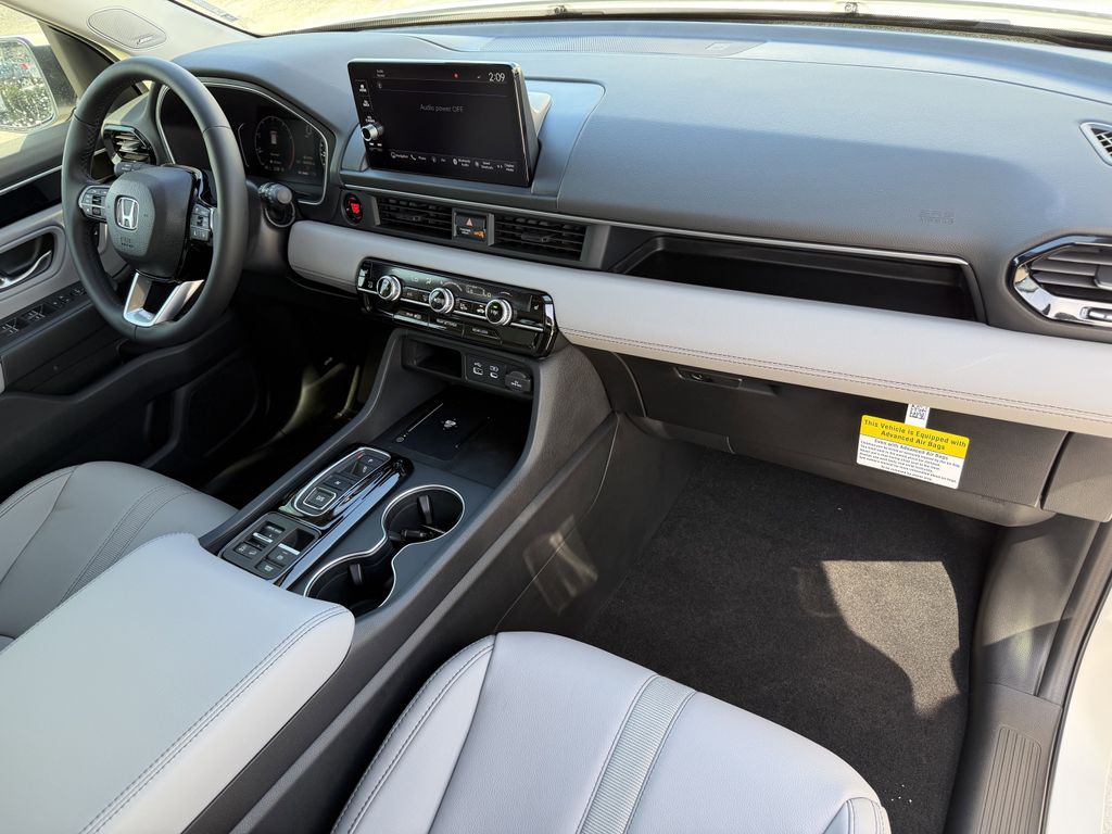 new 2025 Honda Pilot car, priced at $49,265