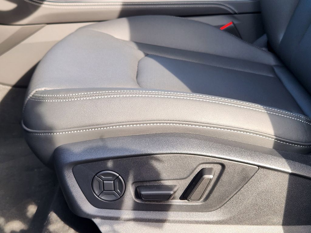 new 2025 Audi Q7 car, priced at $77,450