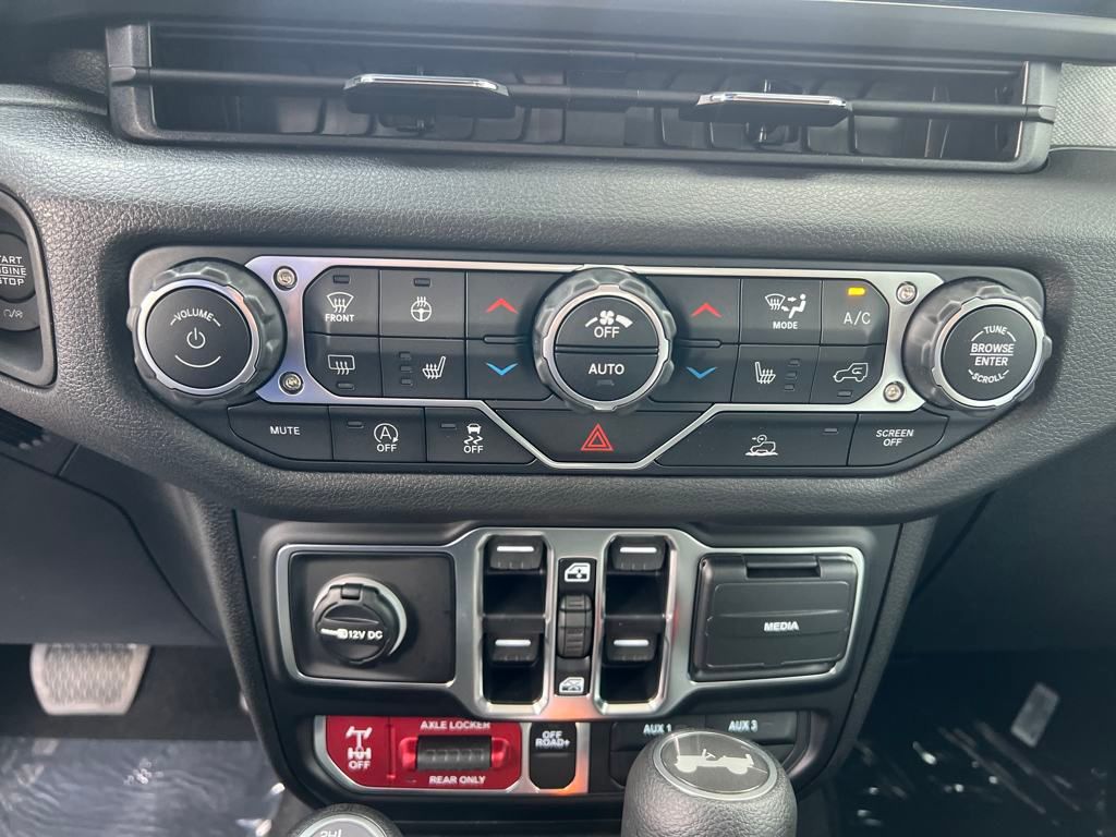 new 2025 Jeep Wrangler car, priced at $45,868