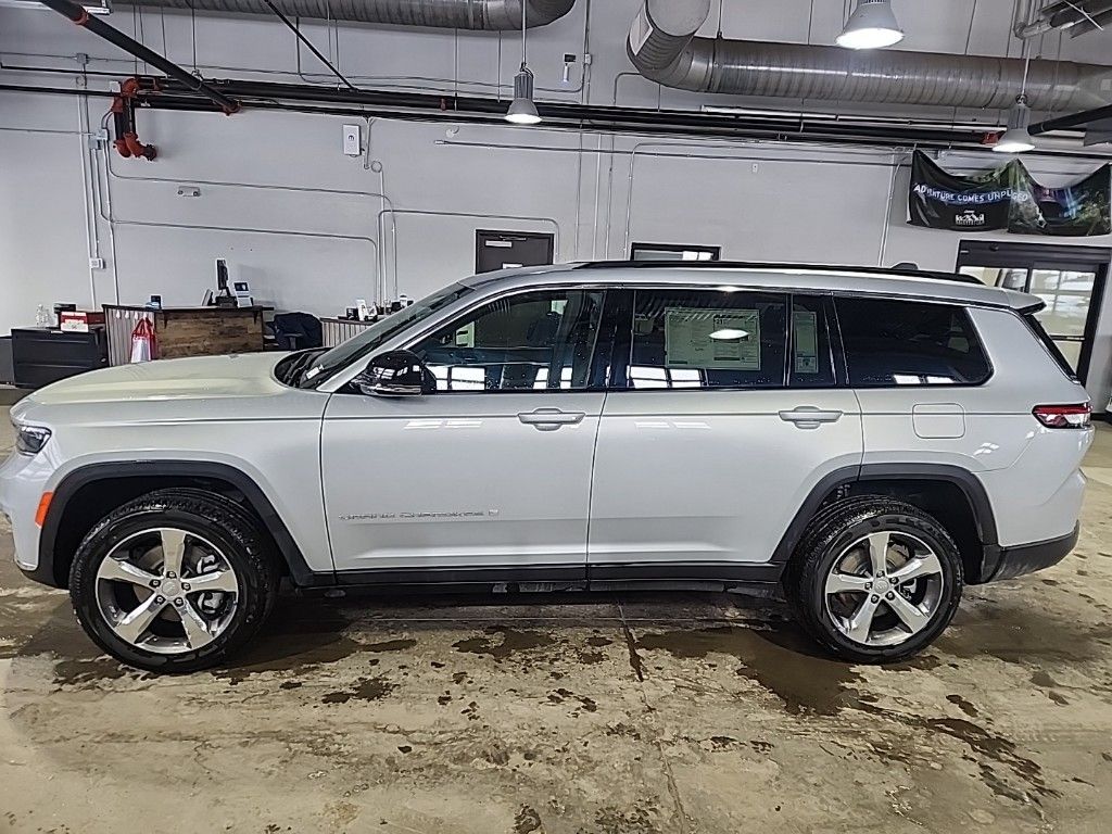 new 2024 Jeep Grand Cherokee L car, priced at $44,920