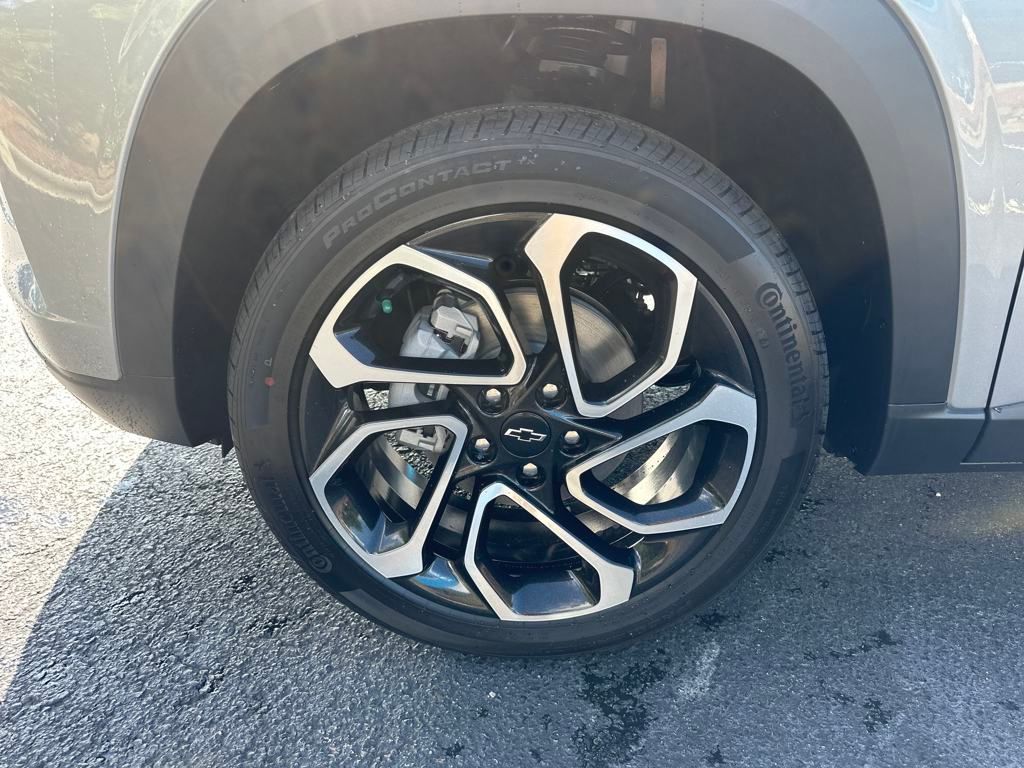 new 2025 Chevrolet Trax car, priced at $25,895