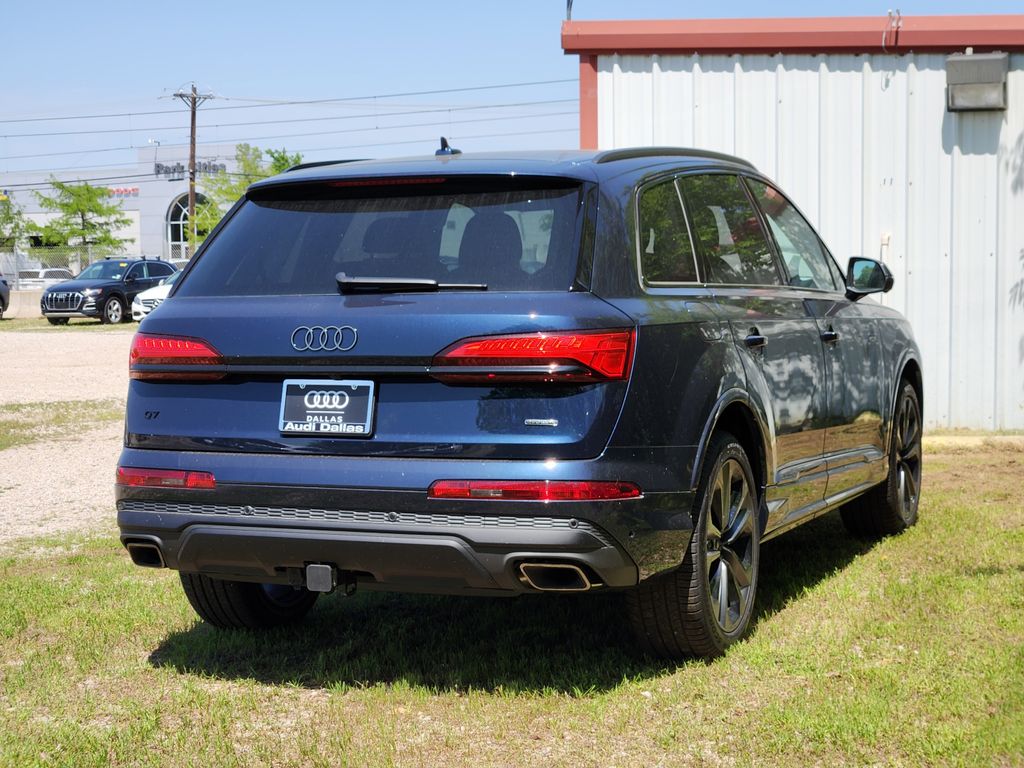 new 2025 Audi Q7 car, priced at $77,840