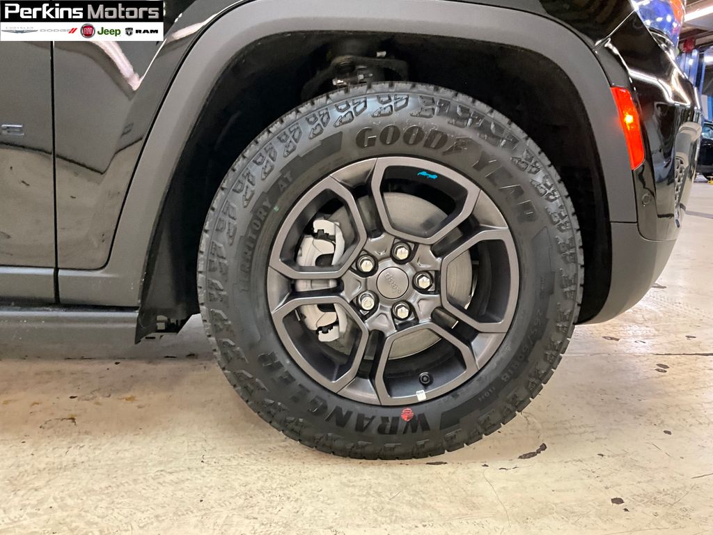 new 2025 Jeep Grand Cherokee car, priced at $65,815