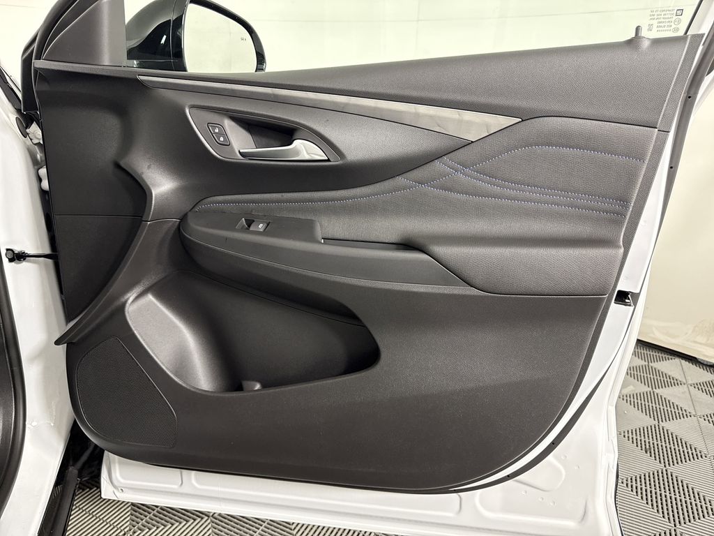 new 2025 Buick Envista car, priced at $29,075