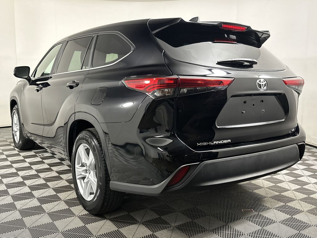 used 2023 Toyota Highlander car, priced at $33,697
