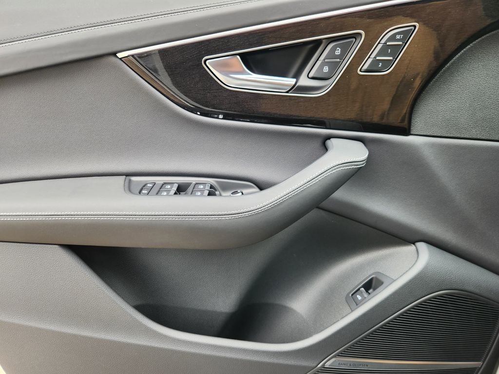 new 2025 Audi Q7 car, priced at $88,655