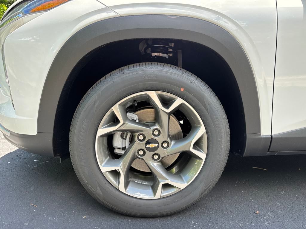 new 2025 Chevrolet Trax car, priced at $24,095