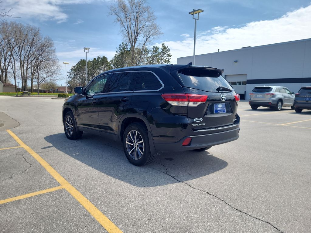 used 2019 Toyota Highlander car, priced at $29,986