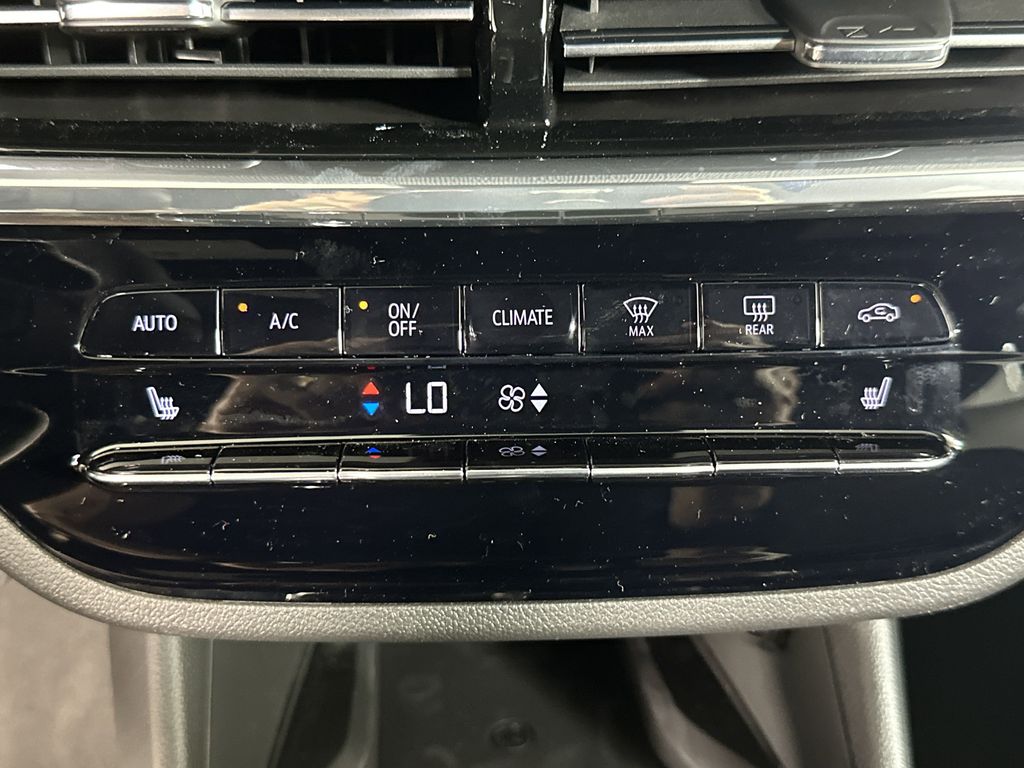 new 2025 Buick Envista car, priced at $31,085