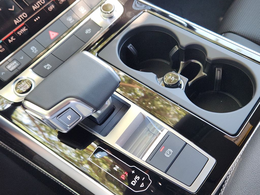 new 2025 Audi Q7 car, priced at $77,840