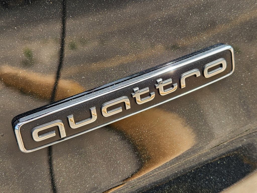 new 2025 Audi Q7 car, priced at $77,750