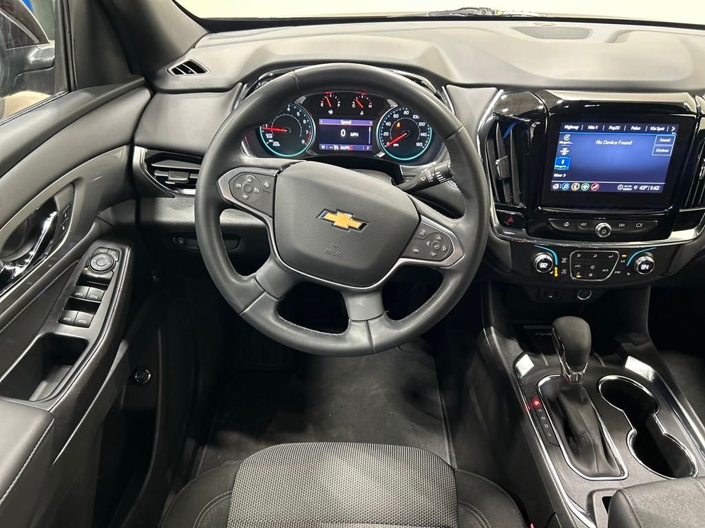 used 2023 Chevrolet Traverse car, priced at $32,294