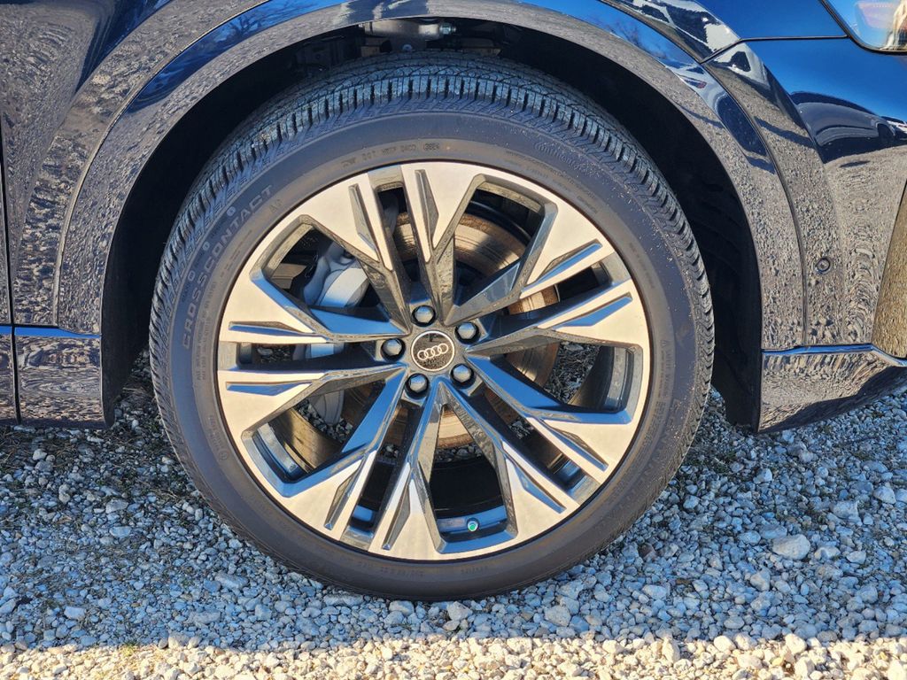 new 2025 Audi Q8 car, priced at $86,615