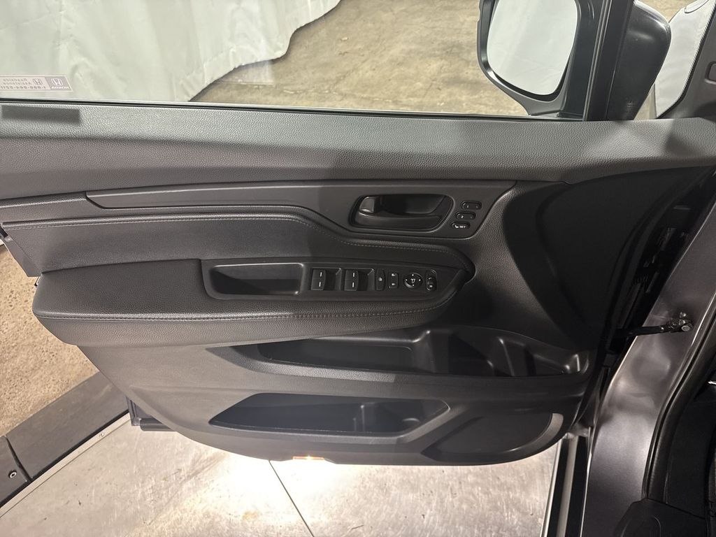 used 2023 Honda Odyssey car, priced at $34,304
