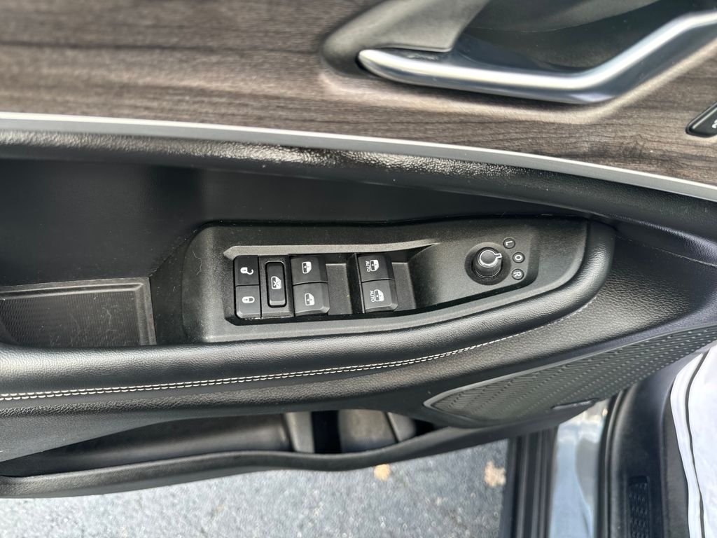 used 2021 Jeep Grand Cherokee L car, priced at $27,990