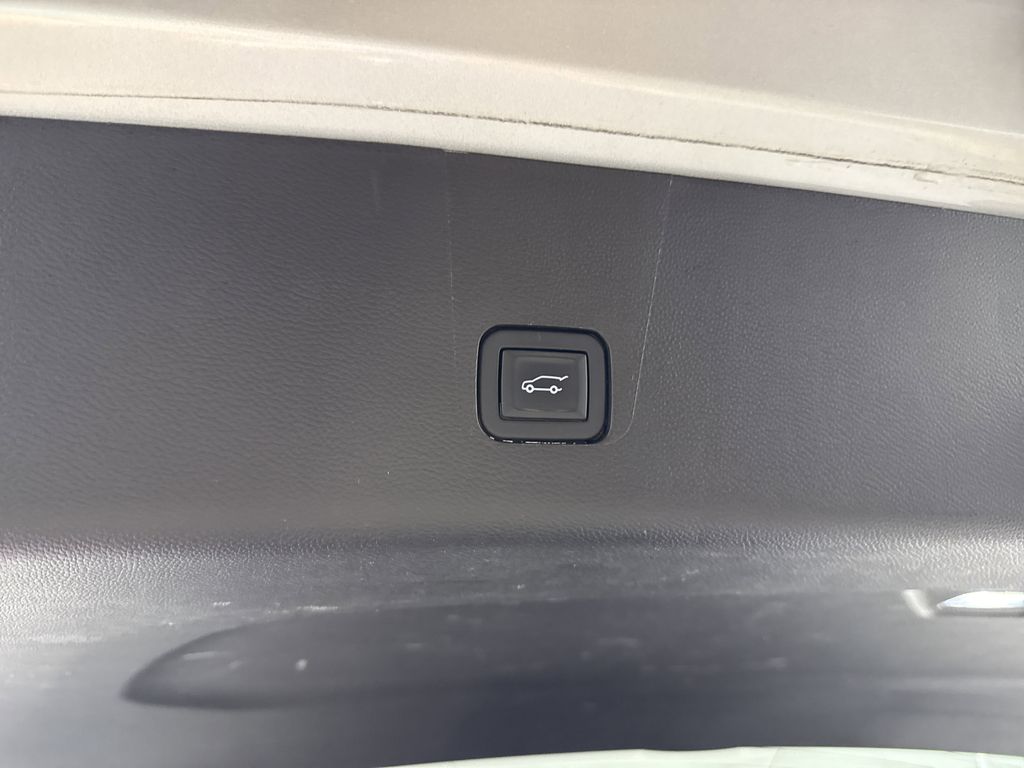 used 2021 Chevrolet Traverse car, priced at $25,997