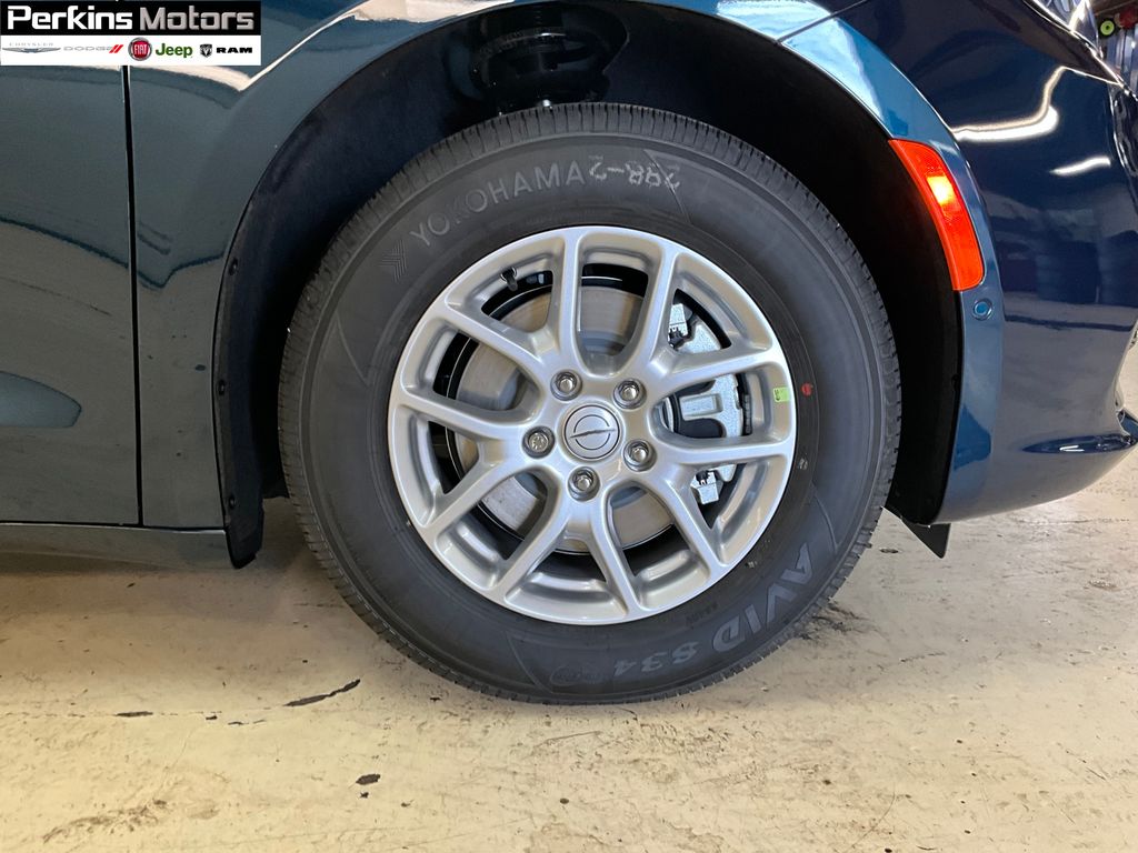new 2025 Chrysler Pacifica car