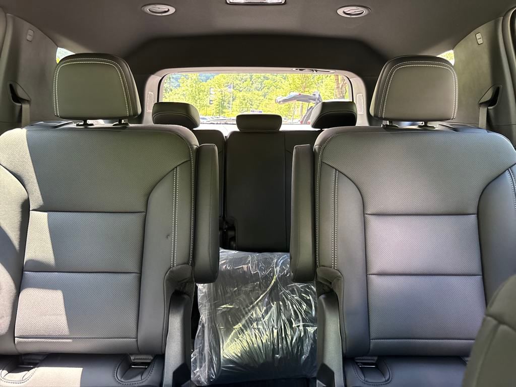 new 2025 Chevrolet Traverse car, priced at $45,695