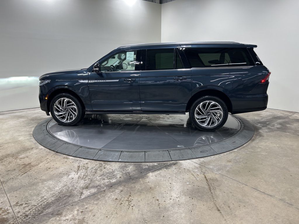 new 2025 Lincoln Navigator L car, priced at $104,685