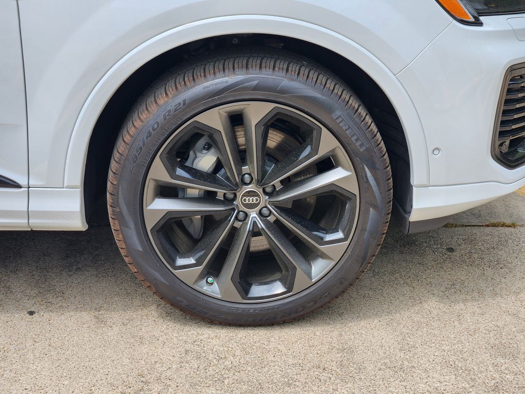 new 2025 Audi Q7 car, priced at $88,655