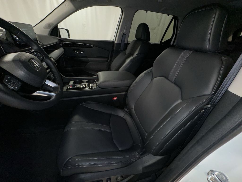new 2025 Honda Pilot car, priced at $47,550