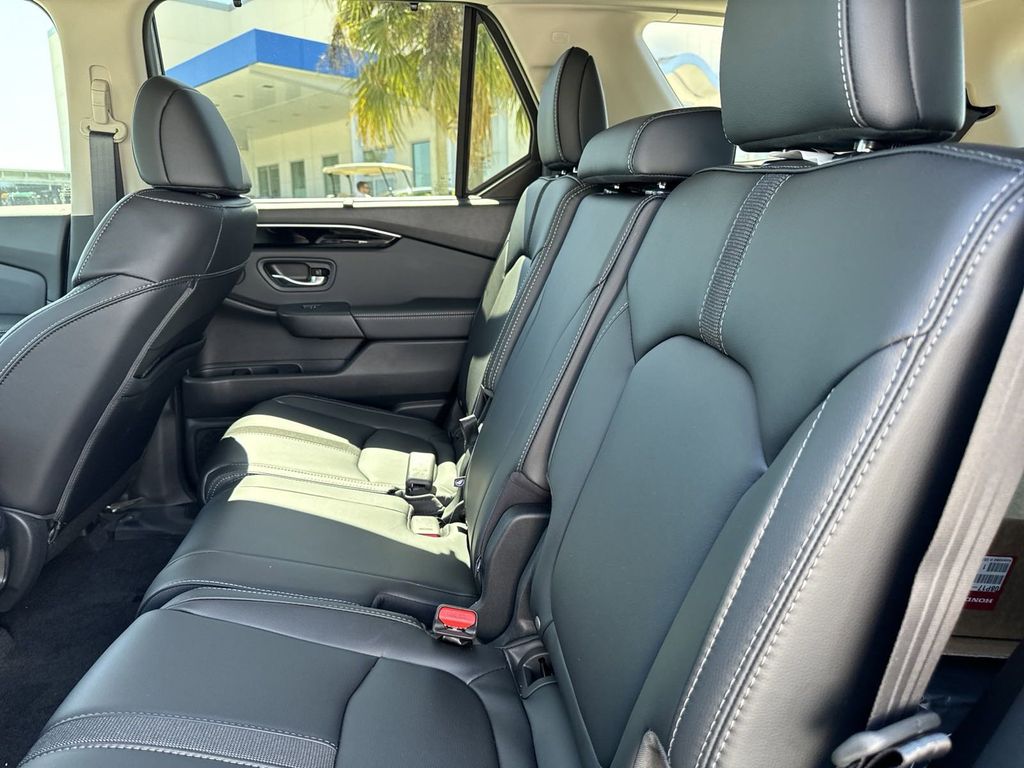 new 2025 Honda Pilot car, priced at $49,488