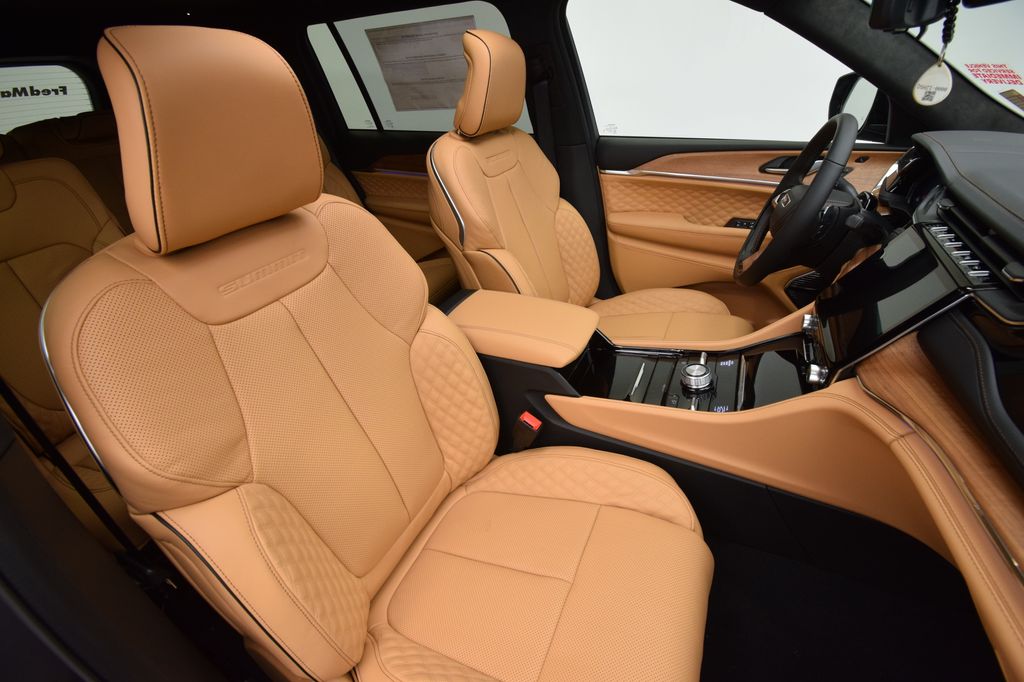 new 2025 Jeep Grand Cherokee L car, priced at $70,107