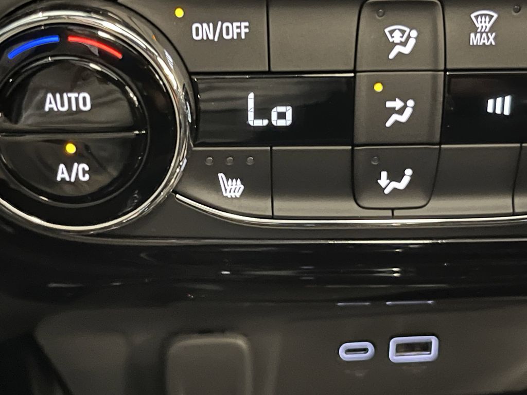 new 2025 Chevrolet Trax car, priced at $27,048