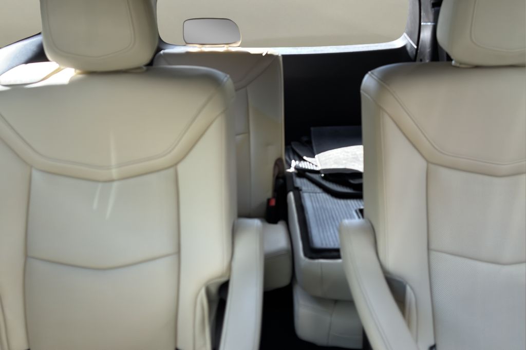 used 2022 Cadillac XT6 car, priced at $37,000