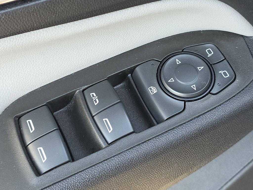 used 2023 Chevrolet Equinox car, priced at $18,994