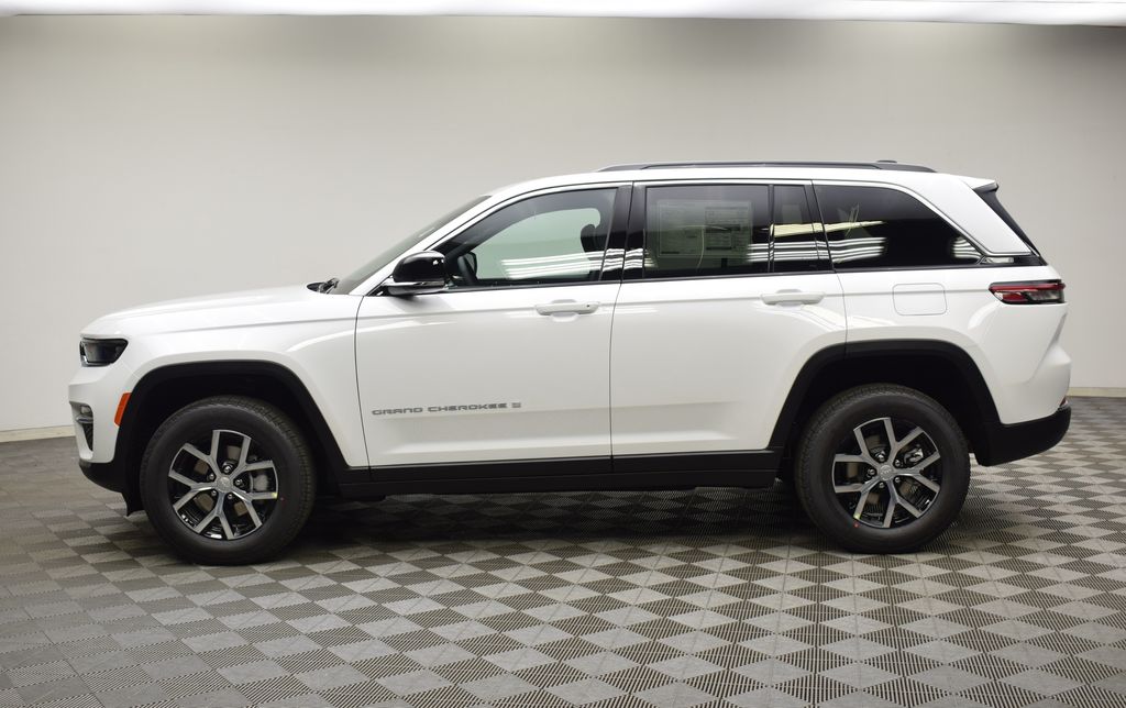 new 2025 Jeep Grand Cherokee car, priced at $42,570
