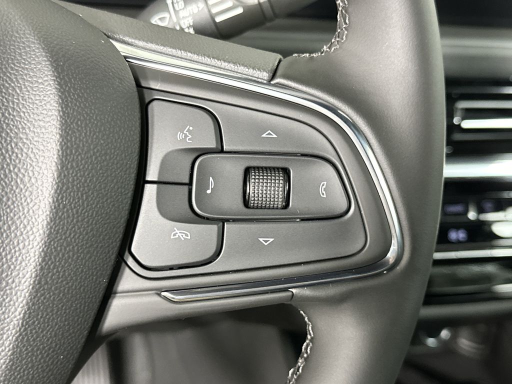 new 2025 Buick Envista car, priced at $31,085