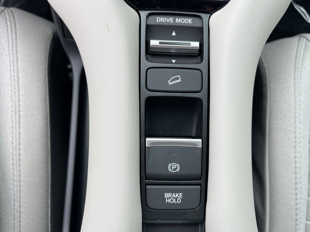 new 2025 Honda HR-V car, priced at $27,557